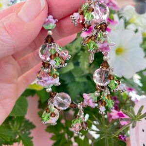 Elegant Floral Beaded Bracelet